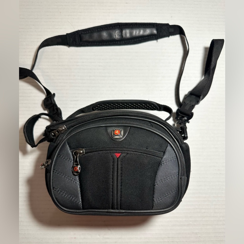 Wenger‎ Swiss Gear The Sherpa LG Cam CSE Neopro Medium Padded Camera Bag Black